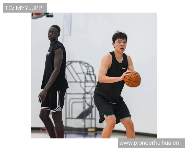 哈利伯顿称赞杨瀚森传球能力强调他能迅速适应NBA比赛节奏