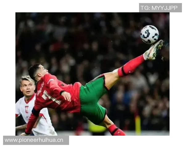 C罗与爱尔兰恩怨再起四年前挥手打人今肘击染红被罚下